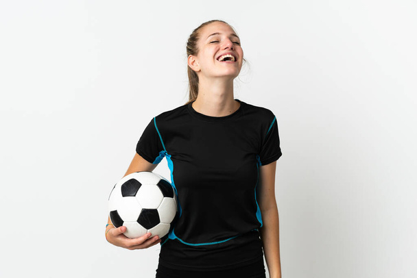 Fiatal labdarúgó nő elszigetelt fehér háttér nevetés - Fotó, kép