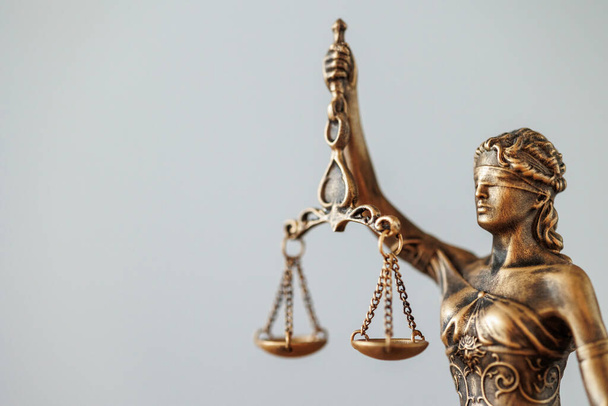 the symbol of justice and justice is a statuette of the goddess Themis judges gavel. legal advice  - Φωτογραφία, εικόνα
