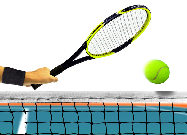 Colpire la palla da tennis di fronte alla rete su bianco
 - Foto, immagini