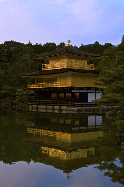 Kinkakujin temppeli
 - Valokuva, kuva