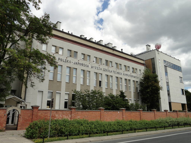 Academia Polaco-Japonesa de Tecnologia da Informação (Polsko-Japonska Akademia Technik Komputerowych) em Varsóvia, Polónia - Foto, Imagem