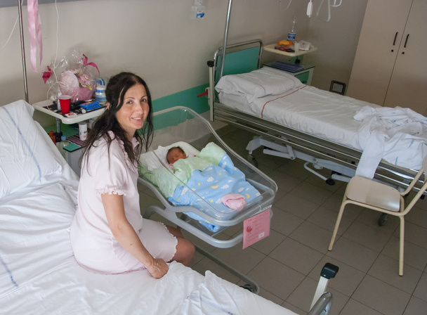 Madre felice con neonato
 - Foto, immagini