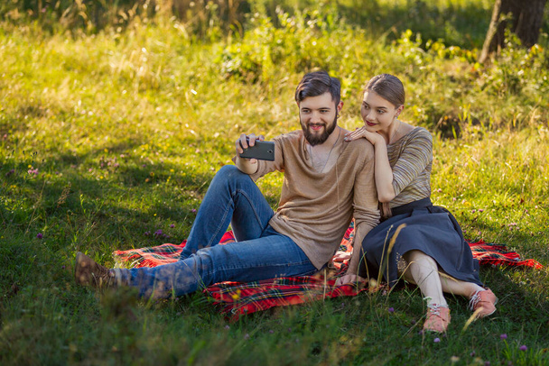 young couple taking a selfie on the phone - Фото, зображення
