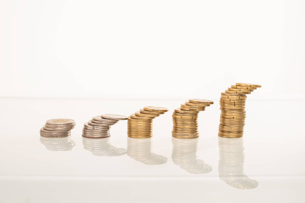 Stack of coins on a desks. A lof of copy space. Investment. Economy. Finance. Savings. - Zdjęcie, obraz