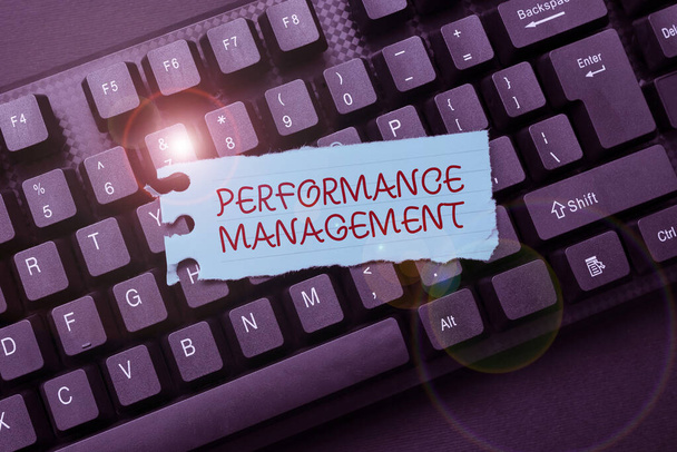 Inspirace se znaménkem Performance Management. Koncept znamená Zlepšit efektivitu zaměstnanců celkově Příspěvek Slovo Zpracování Program Myšlenky, Protokolování Programování Aktualizace Koncepce - Fotografie, Obrázek