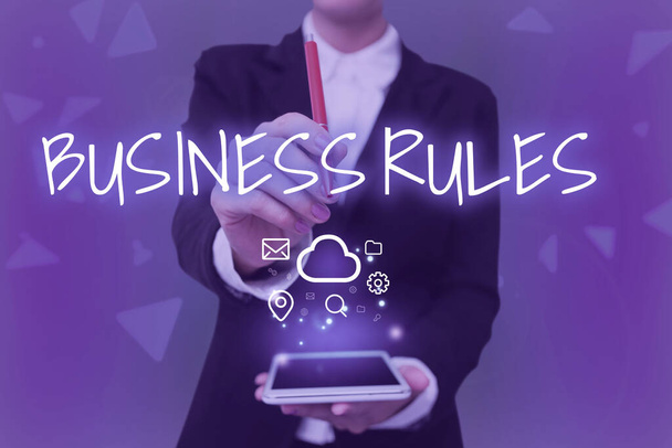 Handschriftlicher Text Business Rules. Konzept, das eine spezifische Richtlinie bedeutet, die ein Unternehmen einschränkt oder definiert. - Foto, Bild
