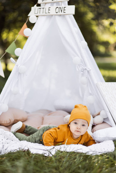 One year old baby posing inside colorful teepee tent - Фото, изображение