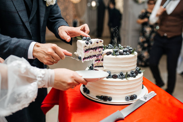 beautiful and sweet wedding cake decorated with berries - Valokuva, kuva