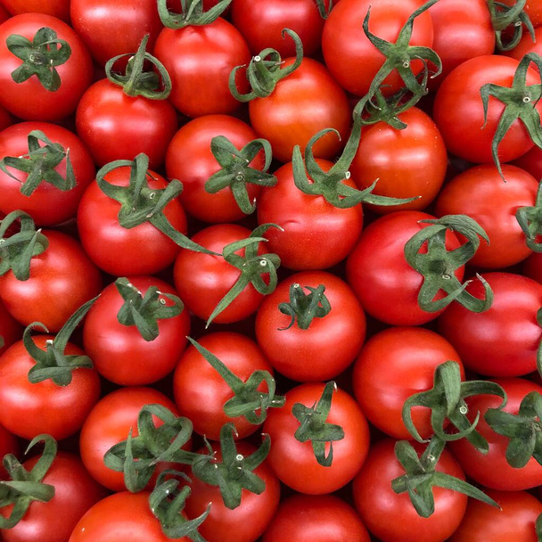 Makro fotoğraf kırmızı vişneli domates. Stok fotoğrafı, küçük sebze, kiraz domatesleri arka plan. - Fotoğraf, Görsel