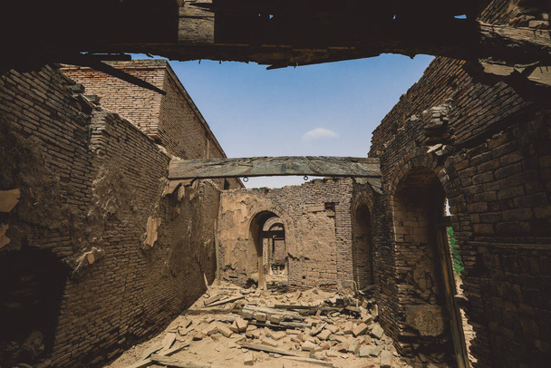 Interior View of the Brick Sandy Arches and Inside Room Ruins of the Derawar Fort in Cholistan Desert, Pakistan - Fotoğraf, Görsel