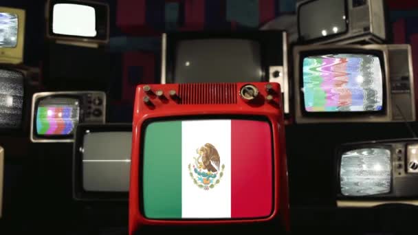 Σημαία του Μεξικού και Vintage τηλεοράσεις. Μεγέθυνση.  - Πλάνα, βίντεο