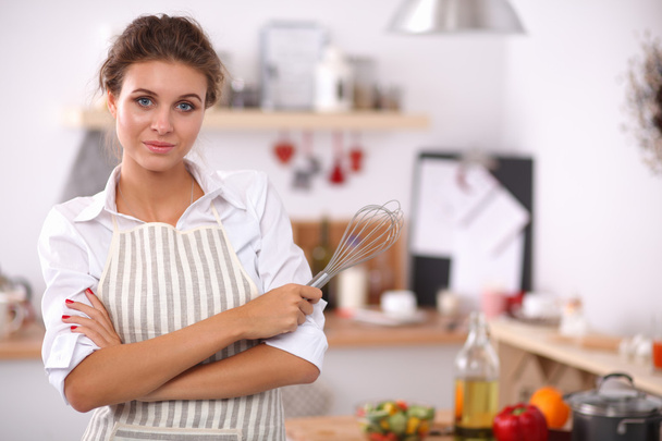 Woman with corolla standing in the kitchen - Фото, зображення