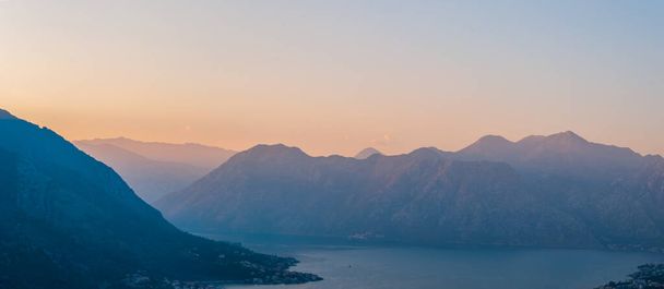 Kotor Kalesi 'nden Boka Kotorska manzaralı gün batımı - Fotoğraf, Görsel
