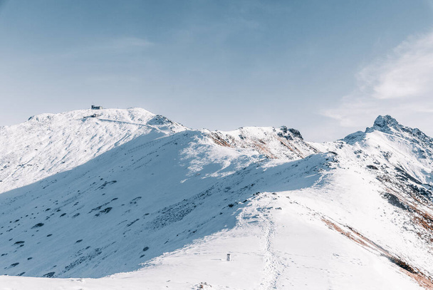 Mountain peaks in winter scenery on a bright sunny day, Tatra Mountains, Poland - Foto, Bild