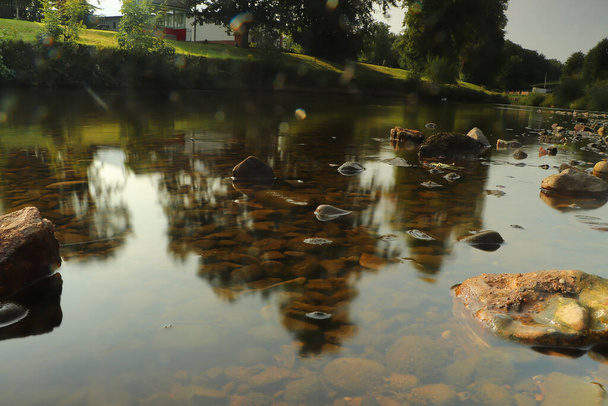 The River Eden running through Appleby-in-Westmoreland on a glorious summer's day - Φωτογραφία, εικόνα