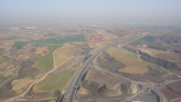 estradas e infra-estruturas vistas do ar perto do aeroporto de Madrid, em Espanha - Foto, Imagem