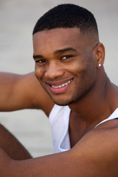 Handsome african american young man smiling - Foto, Bild
