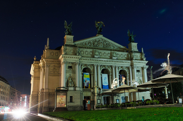 Lvivin oopperatalo
 - Valokuva, kuva