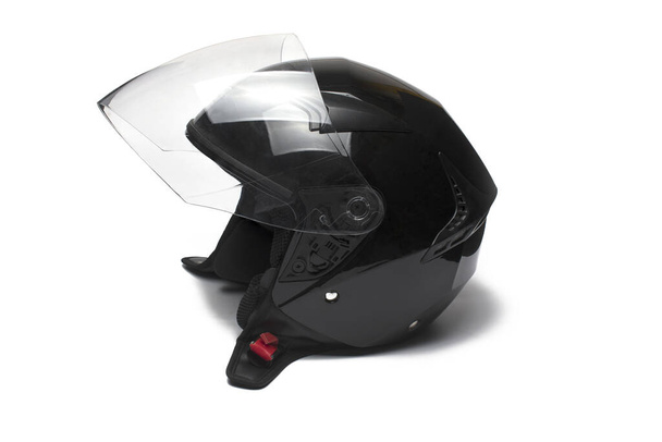Vista lateral de cerca del casco de moto jet negro casco sin protector de barbilla con vidrio protector abierto sobre fondo blanco - Foto, Imagen