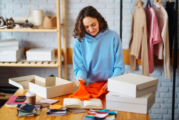 Close-up of preparing a parcel on the table. Woman online store, small business owner, entrepreneur, seller, packaging, shipping, e-commerce.  Dropshipping delivery concept. - Valokuva, kuva