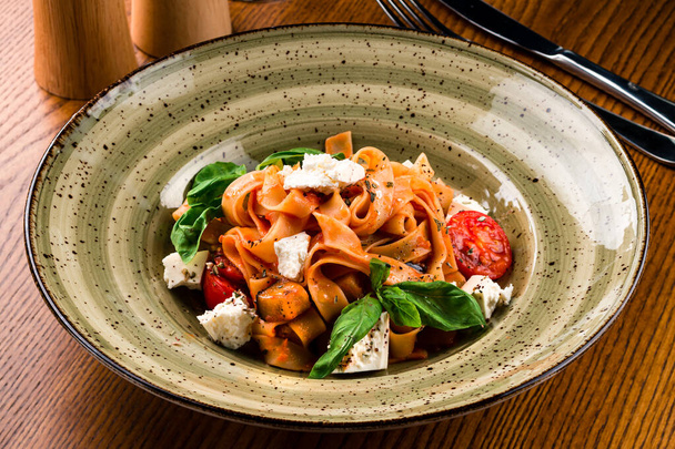 Linguini pasta with cheese and basil, Linguine pasta with fresh tomato puttanesca sauce - 写真・画像