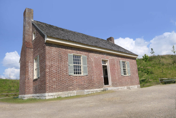 Ancienne maison de brique de style américain un ranch agricole de 1800 - Photo, image
