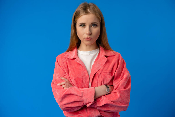 Portrait of sad or serious young woman in studio. - Foto, Imagen