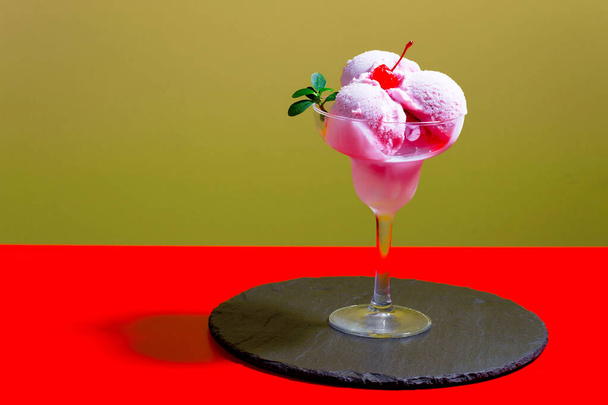Ice cream on the table on a bright, colored background - Φωτογραφία, εικόνα