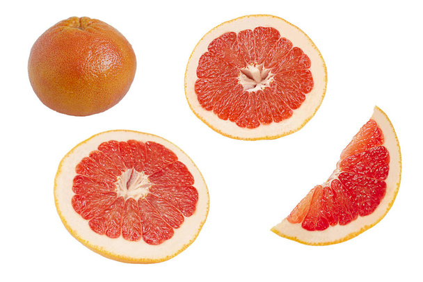 Červený grapefruit izolovaný na bílém pozadí. Zralé citrusové plody. - Fotografie, Obrázek