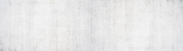 白いラフフィラー石膏ファサード壁テクスチャ背景バナーパノラマ,垂直線の腐食と - 写真・画像