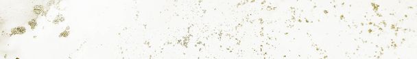 Gold Panoramic Grunge. Gold Ink Paint. Fluid Grunge Texture. Grain Oriental Background. Gold Modern Abstract Painting. Grain Alcohol Ink Background. Light Panorama Grunge. Bright Grunge Background. - Foto, immagini