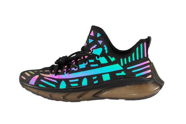 Zwarte sneakers met een hologram op een witte achtergrond. Sportschoenen. - Foto, afbeelding
