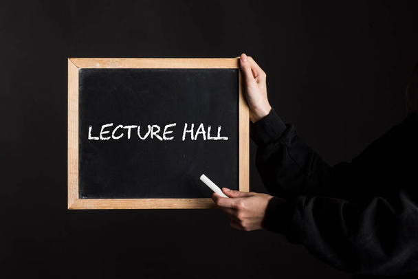 Символ лекции в лекционном зале или аудитории - Фото, изображение
