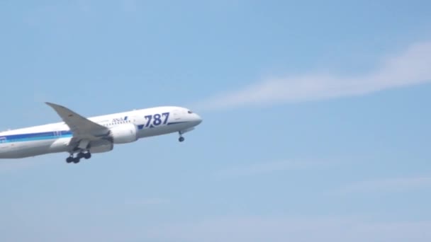 Airplanes Flying in the sky - Video, Çekim
