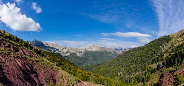 Selva de Oza, parque natural de los valles occidentales, pirineo aragones, Huesca, España - Foto, Imagen