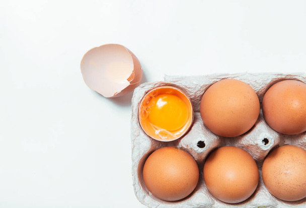 Egg shell yolk breaked together on white background paralleled spring fresh products - Fotografie, Obrázek