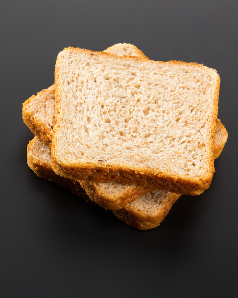 Куча поджаренного хлеба
 - Фото, изображение