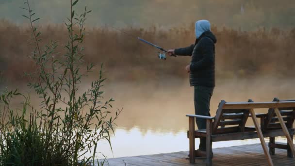 pesca adulto pescatore - Filmati, video