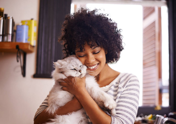 Arent you so cute. Shot of a beautiful young woman enjoying a cuddle with her cat. - Foto, Imagen