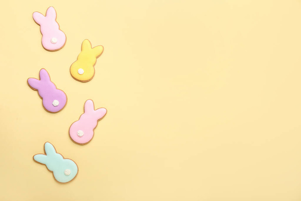 Delicious Easter cookies in shape of bunny on beige background - Foto, Imagem