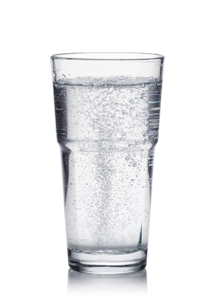 sklenice minerální vody - Fotografie, Obrázek