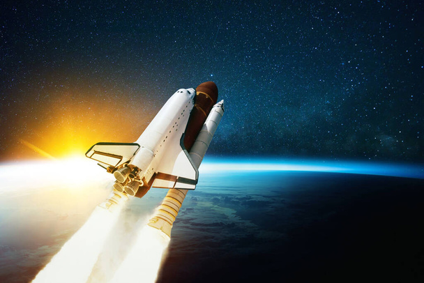 Transporte de foguete levantar para o espaço  - Foto, Imagem