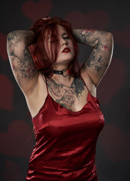 Redhead plus size woman with tattoos in lingerie, studio shot - Foto, afbeelding