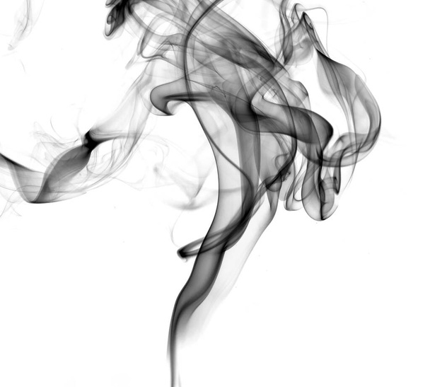 Plumas de humo retorcidas, movimiento de humo negro sobre un fondo blanco. Líneas de humo abstractas  - Foto, Imagen