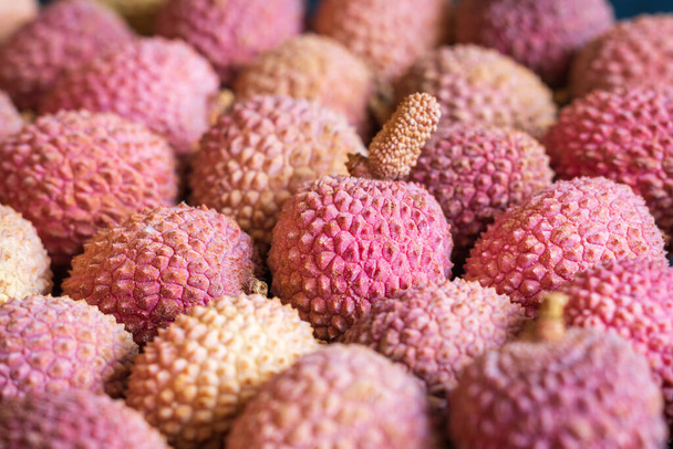 fresh ripe lychee fruits background - Foto, immagini