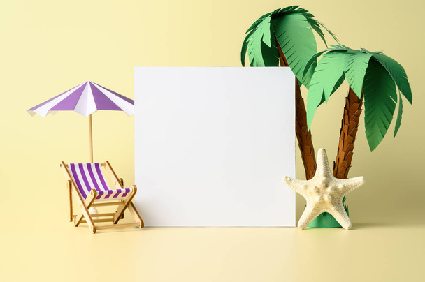 Tasainen valkoinen paperi tyhjä, ja ranta tarvikkeet pastellin keltainen tausta. Summer Mockup, näyteikkuna - Valokuva, kuva