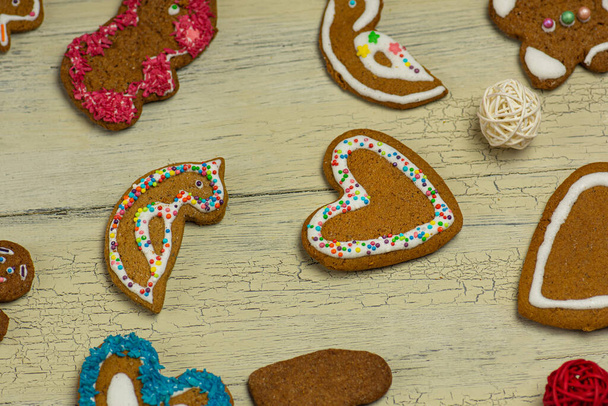 Celebration and cooking concept with christmas decoration and gingerbread cookies on wooden background. - Foto, Bild