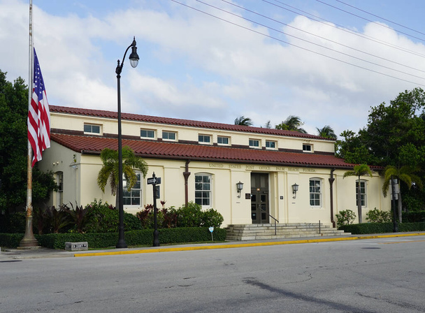 PALM BEACH - APRIL 23, 2021: Main Post Office in the Town of Palm Beach, Florida  - 写真・画像
