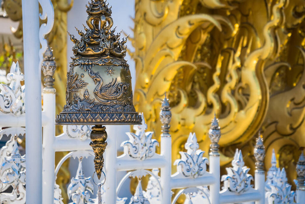 Chiang Rai, Tailândia - 09 de janeiro de 2022: Famoso templo da Tailândia ou grande igreja branca Chame Rong Khun Temple, na província de Chiang Rai, norte da Tailândia. - Foto, Imagem