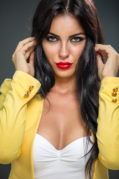 woman posing in yellow blazer - Fotoğraf, Görsel